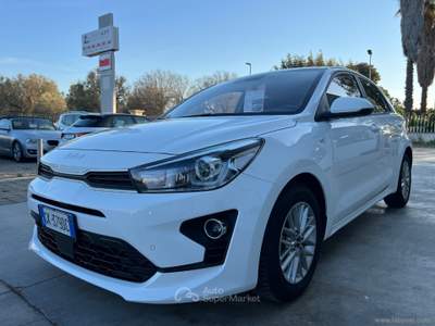 Kia Rio Rio 1.2 DPi 84 CV Style Techno Pack *46.000KM Bianco usata Mesagne