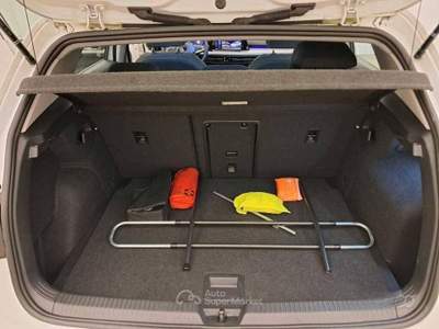 Volkswagen Golf Life usata Fermo