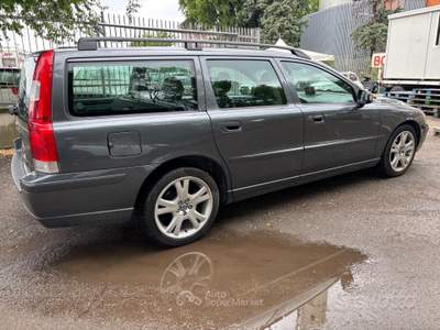 Volvo V70/XC70 V70 2.4 D 20V (163CV) cat Sport usata Bologna