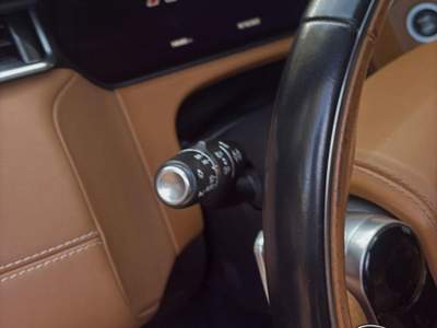 Land Rover Range Rover Velar 2.0D I4 240 CV R-Dynamic S cinghia servizi fatta Nero usata Sant'Angelo in vado