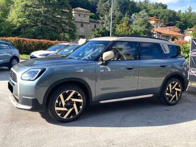 MINI Countryman D Favoured PROMO Verde usata Sant'Angelo in vado