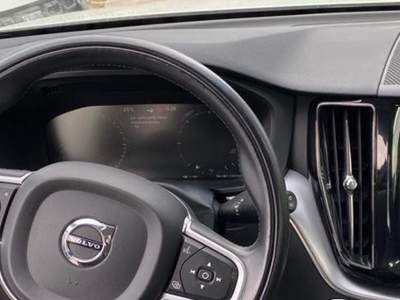 Volvo XC60 2WD Geartronic Momentum Harman-Kardon Bianco usata Sant'Angelo in vado