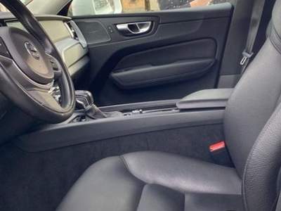 Volvo XC60 2WD Geartronic Momentum Harman-Kardon Bianco usata Sant'Angelo in vado
