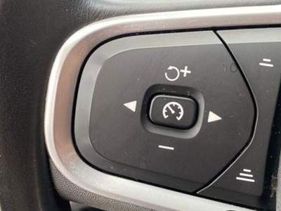 Volvo XC60 2WD Geartronic Momentum Harman-Kardon Bianco usata Sant'Angelo in vado