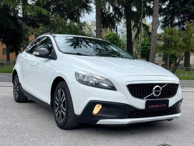 Volvo V40 Cross Country D2 Bianco usata Sant'Angelo in vado
