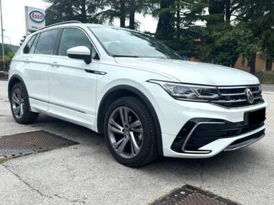 Volkswagen Tiguan 1.5 TSI 150 CV DSG R-Line PROMO Bianco usata Sant'Angelo in vado