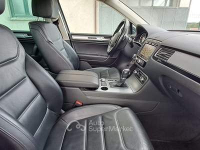 Volkswagen Touareg 3.0 TDI V6 tiptronic BlueMotion Technology Nero usata Sant'Angelo in vado