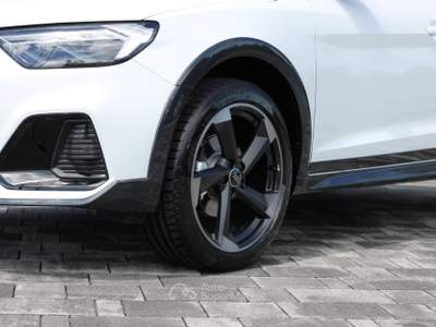 Audi A1 30 1.0 tfsi Identity Contrast 116cv s tronic Giallo usata Trebaseleghe