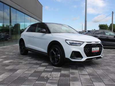 Audi A1 30 1.0 tfsi Identity Contrast 116cv s tronic Giallo usata Trebaseleghe