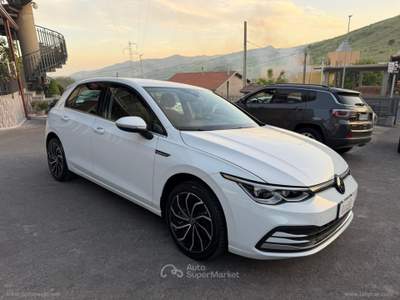 Volkswagen Golf Golf 2.0 TDI DSG SCR Style Bianco usata SANTA MARIA NUOVA