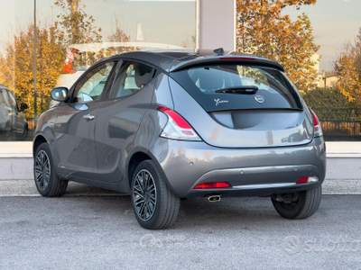 Lancia Ypsilon 1.0 70 cv Hybrid Gold usata Paese