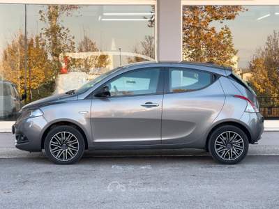 Lancia Ypsilon 1.0 70 cv Hybrid Gold usata Paese