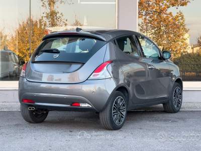 Lancia Ypsilon 1.0 70 cv Hybrid Gold usata Paese