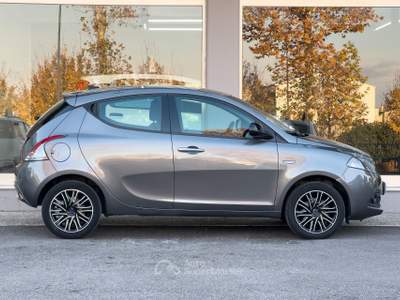 Lancia Ypsilon 1.0 70 cv Hybrid Gold usata Paese