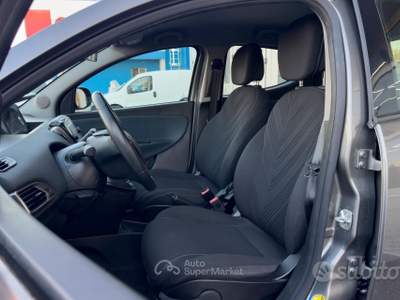 Lancia Ypsilon 1.0 70 cv Hybrid Gold usata Paese