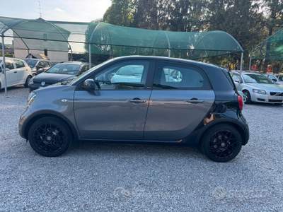 Smart ForFour 70 1.0 twinamic Passion NEOPATENTATI usata Bulgarograsso