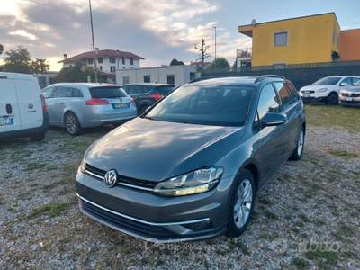 Volkswagen Golf Variant 1.6 TDI 115 CV DSG Busines usata Morengo