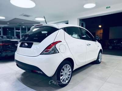 Lancia Ypsilon 1.0 firefly hybrid Silver Bianco usata San Michele Salentino