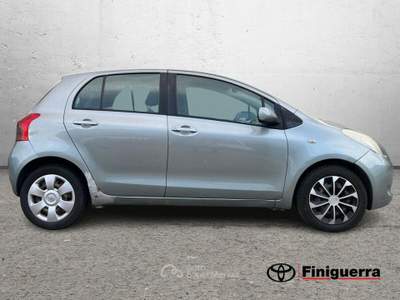 Toyota Yaris 5p 1.3 Sol m-mt usata Civate