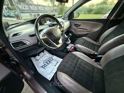 Lancia Ypsilon ELLE limited edition pelle xenon 12/2014 Lilla usata Mesagne