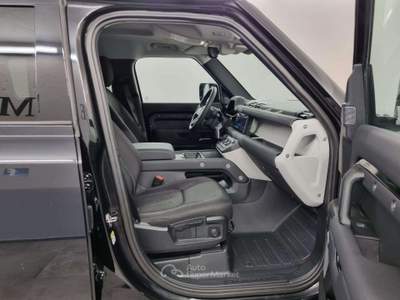 Land Rover Defender 110 2.0 SD4 240CV AWD Auto Nero usata Erba