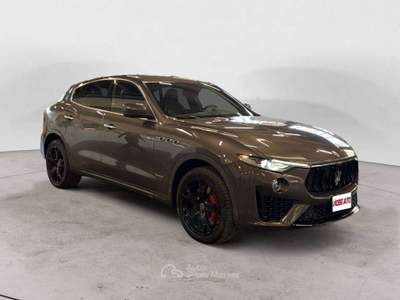 Maserati Levante 250cv Grigio usata Milano