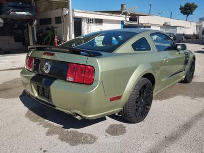 Ford Mustang '15-'24 - 2011 Oro usata Modugno