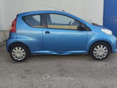 Peugeot 107 3p. Sweet Years Blu/Azzurro usata Modugno
