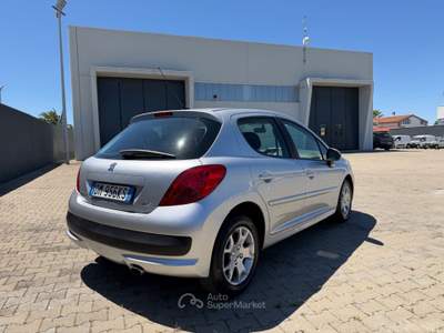 Peugeot 207 1.4 VTi Benzina 95CV 5p. 101.000km Argento usata Corato