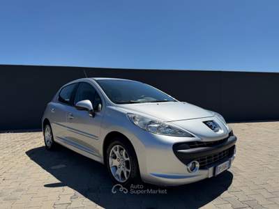 Peugeot 207 1.4 VTi Benzina 95CV 5p. 101.000km Argento usata Corato