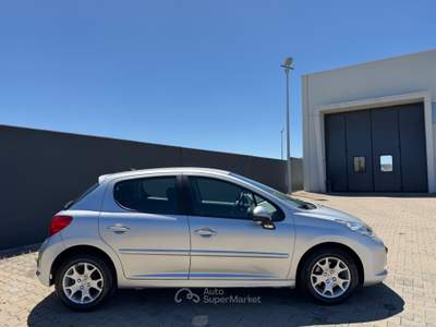 Peugeot 207 1.4 VTi Benzina 95CV 5p. 101.000km Argento usata Corato