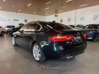 Jaguar XE XE 2.0d Prestige 180cv auto Verde usata Verona