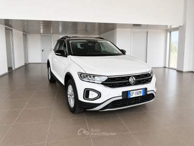Volkswagen T-Roc SCR 150 CV DSG Life Bianco usata Trinitapoli