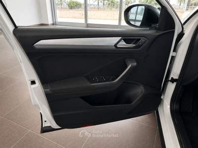 Volkswagen T-Roc SCR 150 CV DSG Life Bianco usata Trinitapoli
