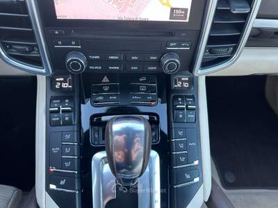 Porsche Cayenne 3.0 S E-Hybrid 333 CV Argento usata Ozzano dell'Emilia