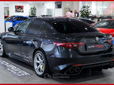 Alfa Romeo Giulia **2.9|V6|Bi-Turbo|AT8|Quadrifoglio|CARBOCERAMICA| Nero usata Vergiate