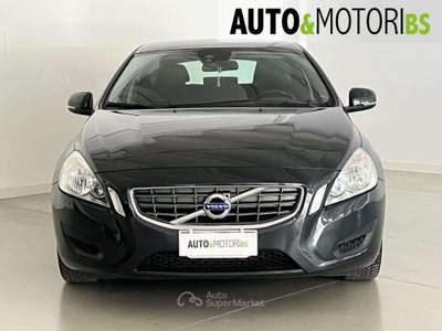 Volvo V60 D2 1.6 Kinetic Blu/Azzurro usata Concesio