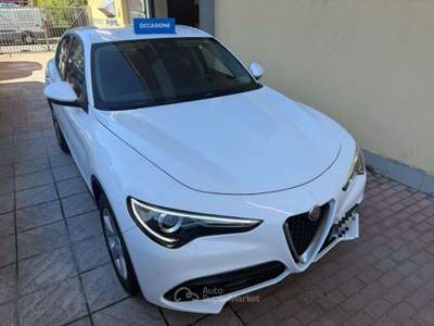 Alfa Romeo Stelvio 2.2 Turbodiesel 190 CV AT8 Q4 Business Bianco usata Sesto San Giovanni