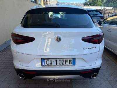Alfa Romeo Stelvio 2.2 Turbodiesel 190 CV AT8 Q4 Business Bianco usata Sesto San Giovanni