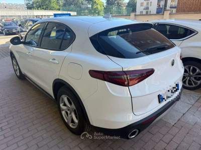 Alfa Romeo Stelvio 2.2 Turbodiesel 190 CV AT8 Q4 Business Bianco usata Sesto San Giovanni