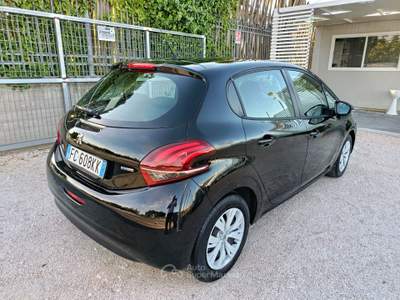 Peugeot 208 5 porte Active Nero usata Altamura