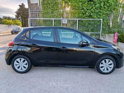 Peugeot 208 5 porte Active Nero usata Altamura