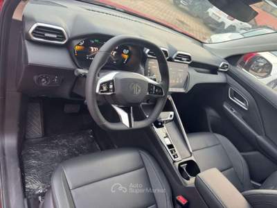 MG ZS 1.5 FullHybrid+ 197CV LUXURY Rosso usata Milano