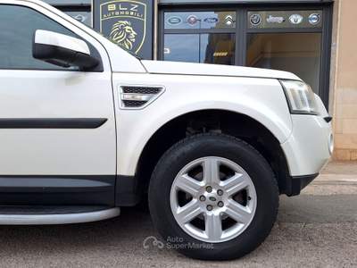 Land Rover Freelander S.W. HSE Bianco usata Castellana Grotte
