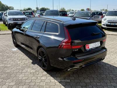 Volvo V60 Geartronic R-design Nero usata Calestano