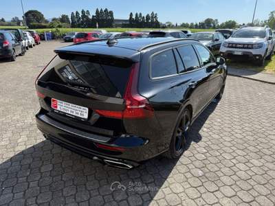 Volvo V60 Geartronic R-design Nero usata Calestano
