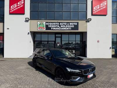 Volvo V60 Geartronic R-design Nero usata Calestano