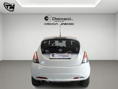 Lancia Ypsilon Ypsilon 1.2 69 CV 5 porte S&S Gold Bianco usata Prato