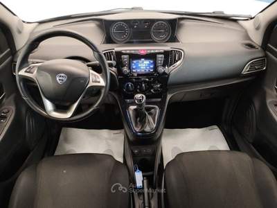 Lancia Ypsilon Ypsilon 1.2 69 CV 5 porte S&S Gold Bianco usata Prato