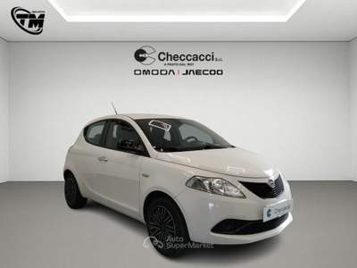 Lancia Ypsilon Ypsilon 1.2 69 CV 5 porte S&S Gold Bianco usata Prato